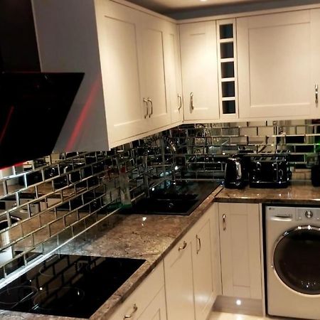 Impeccable 2-Bed House Apartment London Luaran gambar