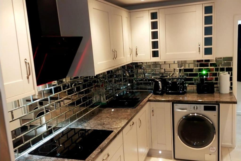 Impeccable 2-Bed House Apartment London Luaran gambar
