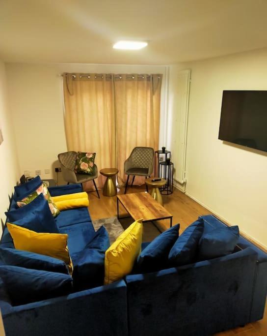 Impeccable 2-Bed House Apartment London Luaran gambar