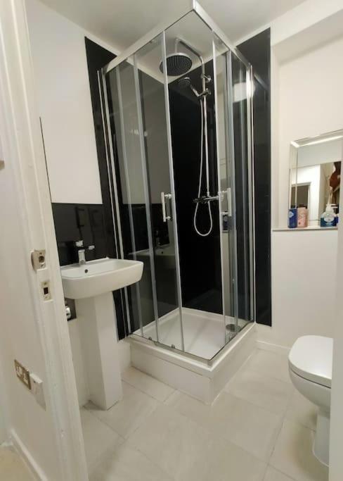 Impeccable 2-Bed House Apartment London Luaran gambar