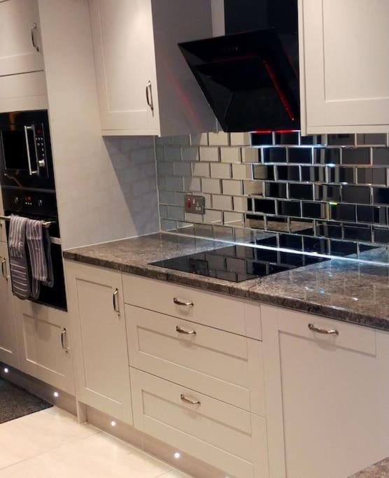 Impeccable 2-Bed House Apartment London Luaran gambar